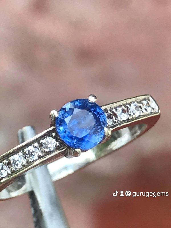 blue sapphire silver ring